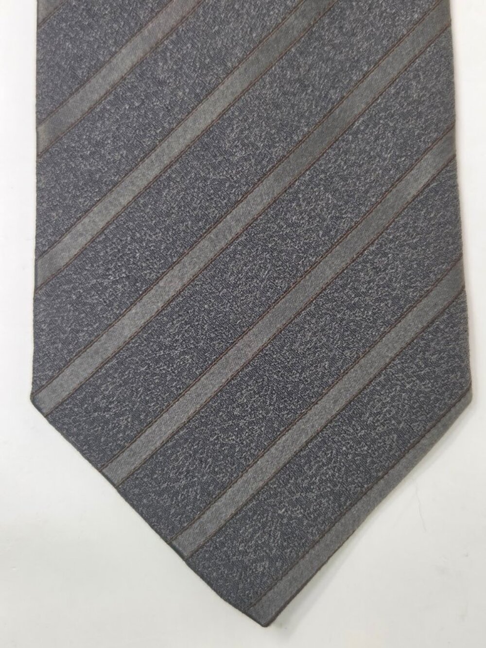 100% Silk Joseph Abboud Gray Silk Necktie Diagonal Stripe 57in Tie Made In Italy